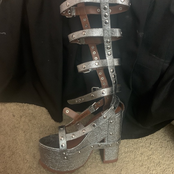 YRU buckle platforms - Picture 3 of 3